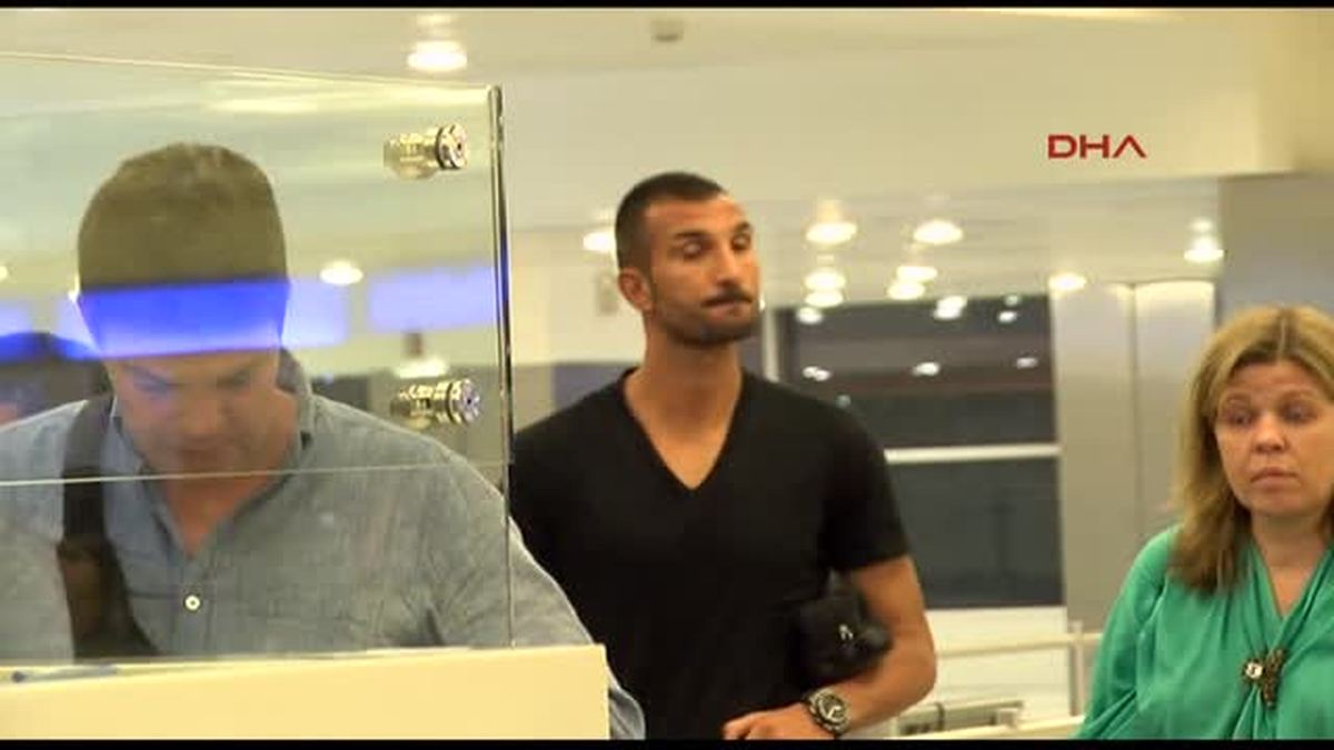 Yalçın Ayhan Türkiye\'ye Döndü