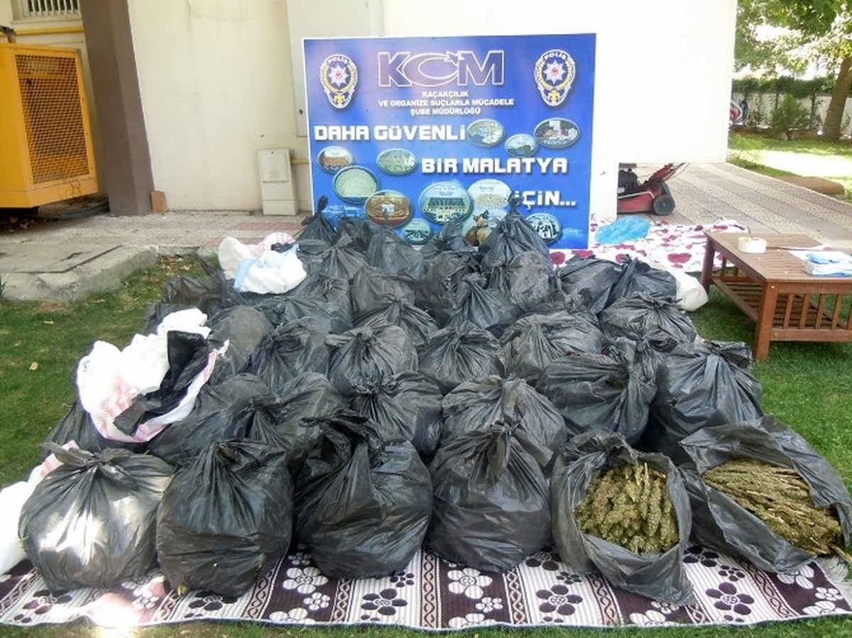 Yorgan ve Yatak Arasında 212 Kilo Esrar Ele Geçirildi
