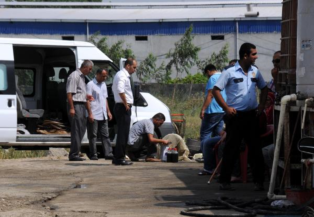 Adana\'da Kaçak Akaryakıt Baskını: 1 Polis Yaralı