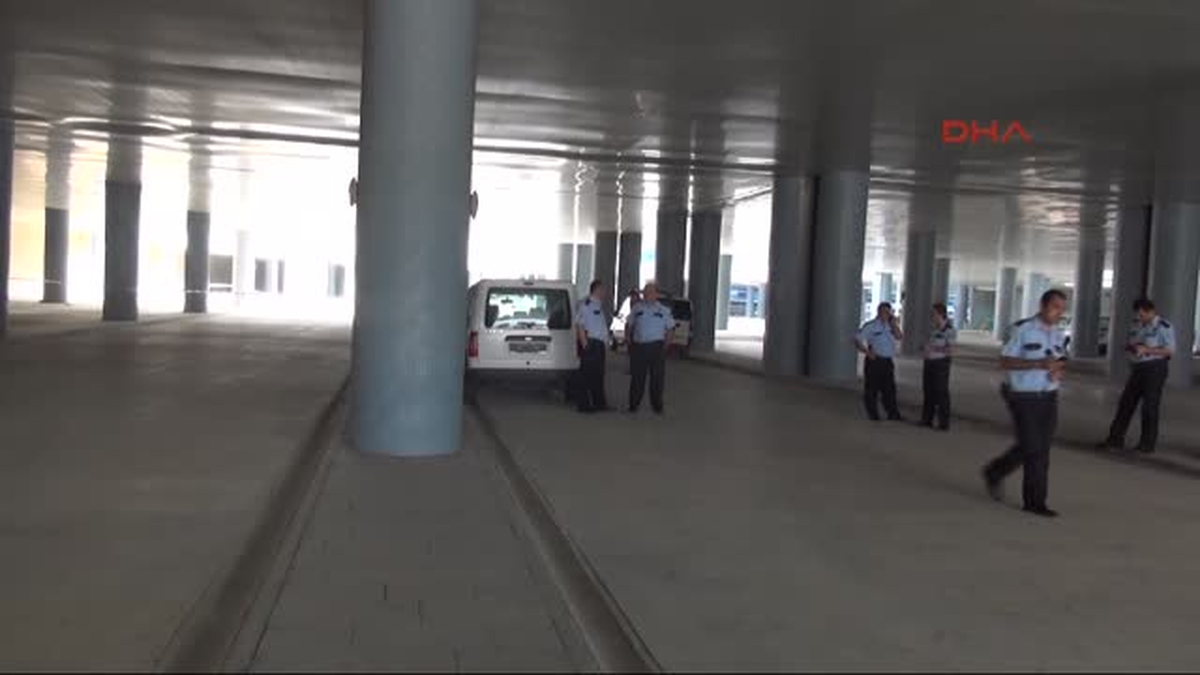 Adliye Girişinde Şüpheli Paket