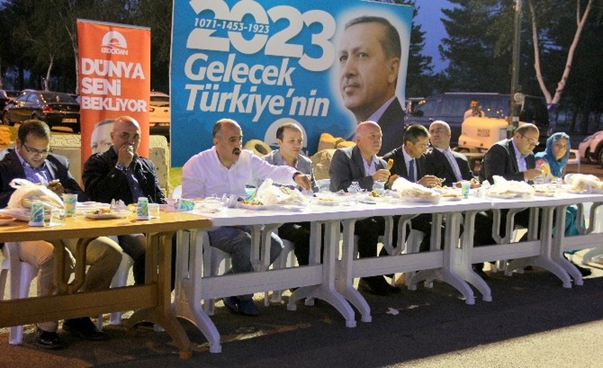 Ak Partililer "Ahde Vefa" İftar Yemeğinde Buluştu