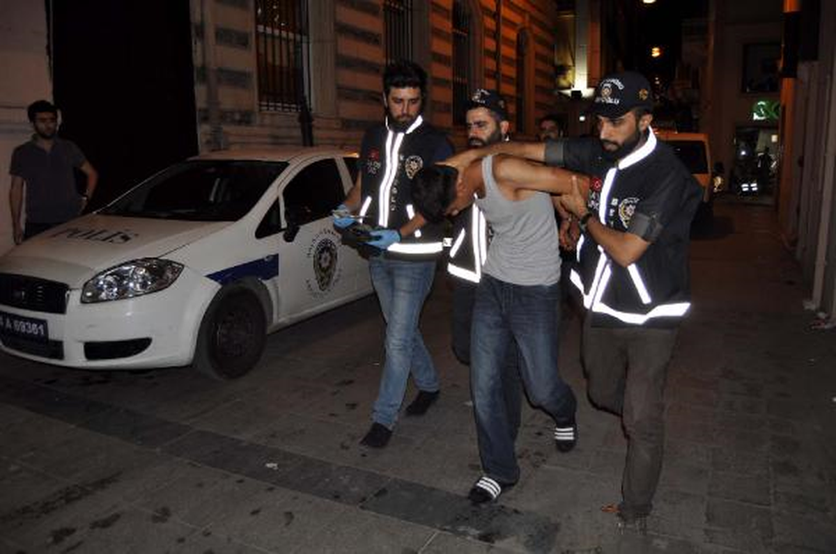 Beyoğlu\'nda Bonzai Ele Geçirildi