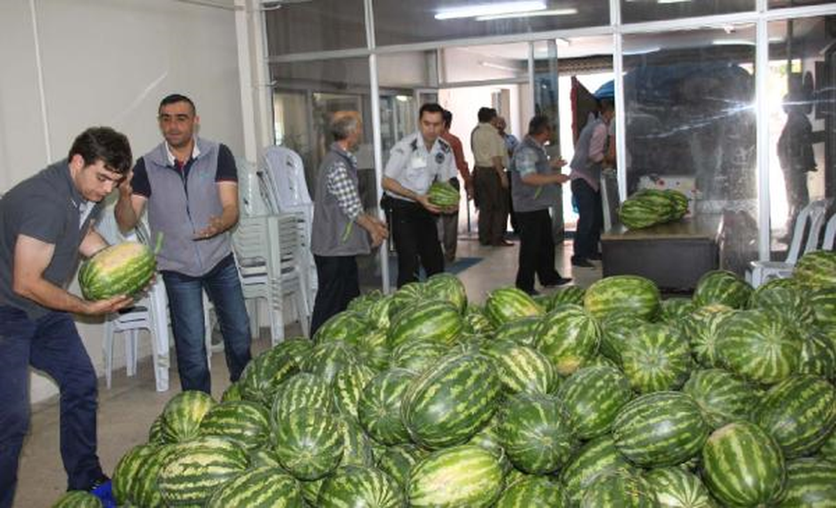 Bir Kamyon Karpuz Dağıtıldı