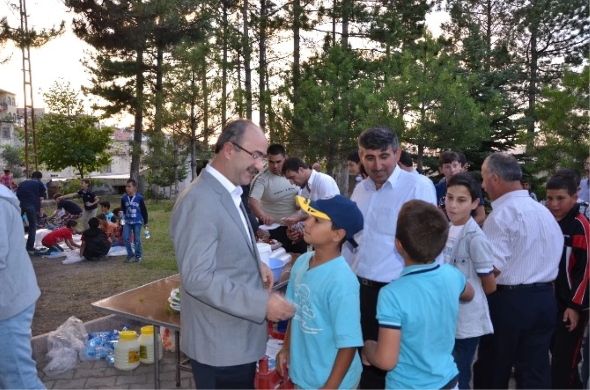 Bünyan Ulu Camiinde 450 Öğrenciye İftar Verildi