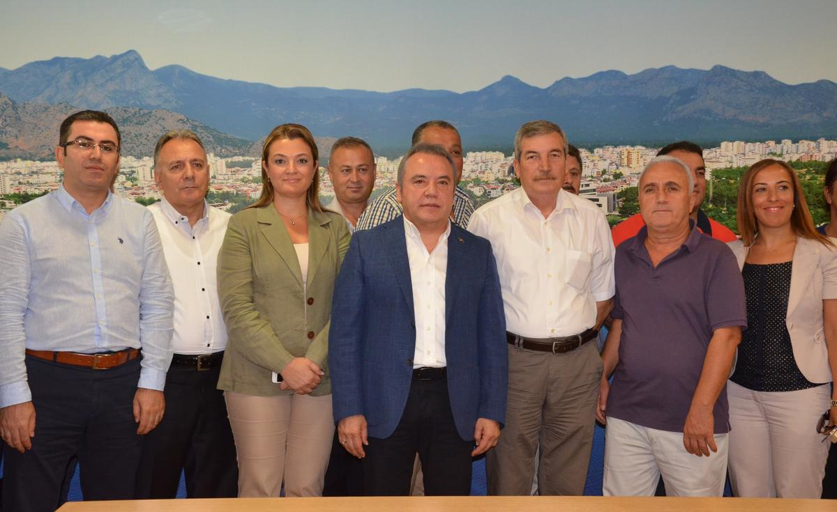 CHP Büyükşehir Meclis Üyesi Önder Önen\'in AK Parti\'ye Geçmesi