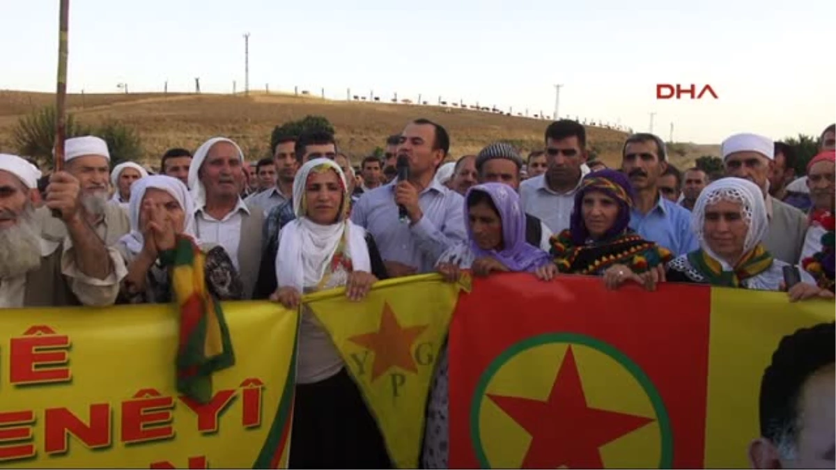 Cizre 2 Hdp\'lilerden Suriye Sınırında Işid Protestosu