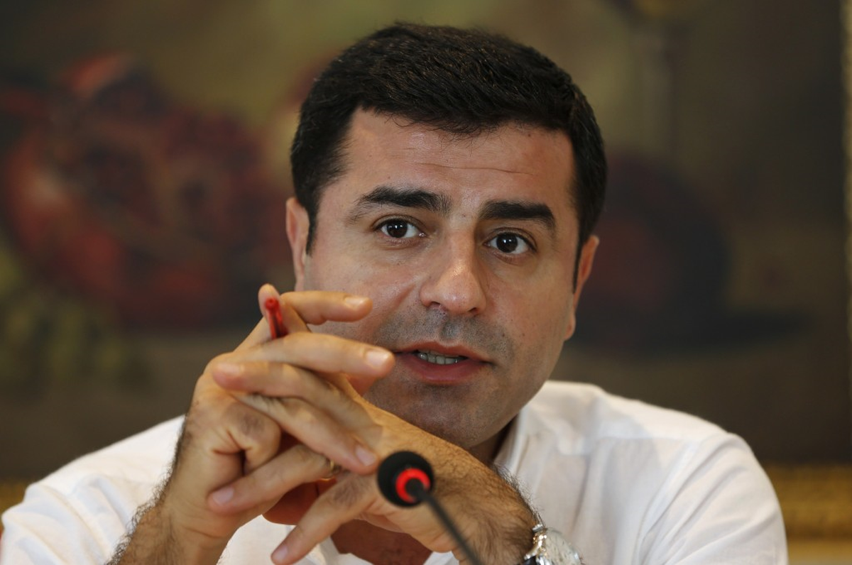 Demirtaş\'ın Sloganı: Bağlamadan Başka Bir Şey Çalmıyor