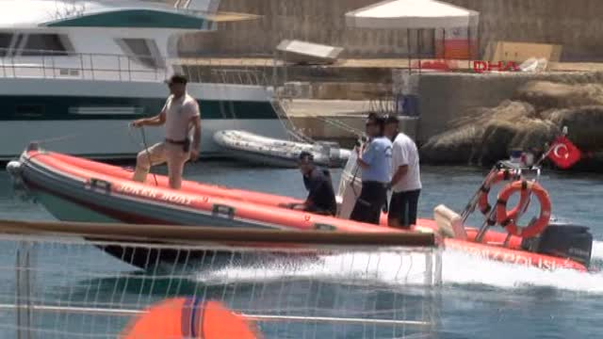 Antalya\'da Denize Girmek İsterken Kayalıklardan Düştü