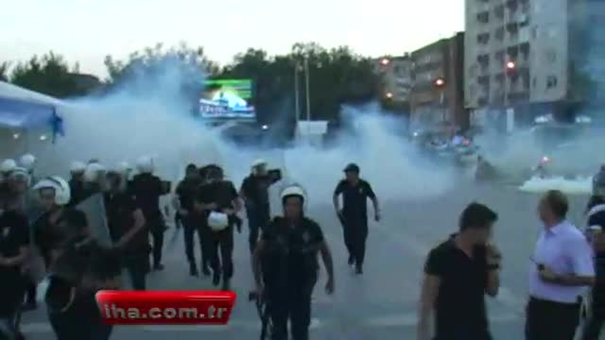 Diyarbakır\'da Belediyenin İftar Çadırına Saldırı