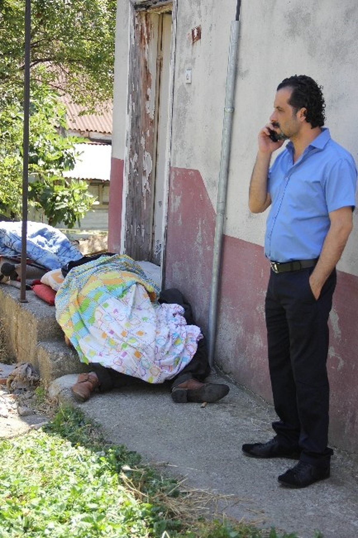 Evinin Önünde Ölü Bulundu
