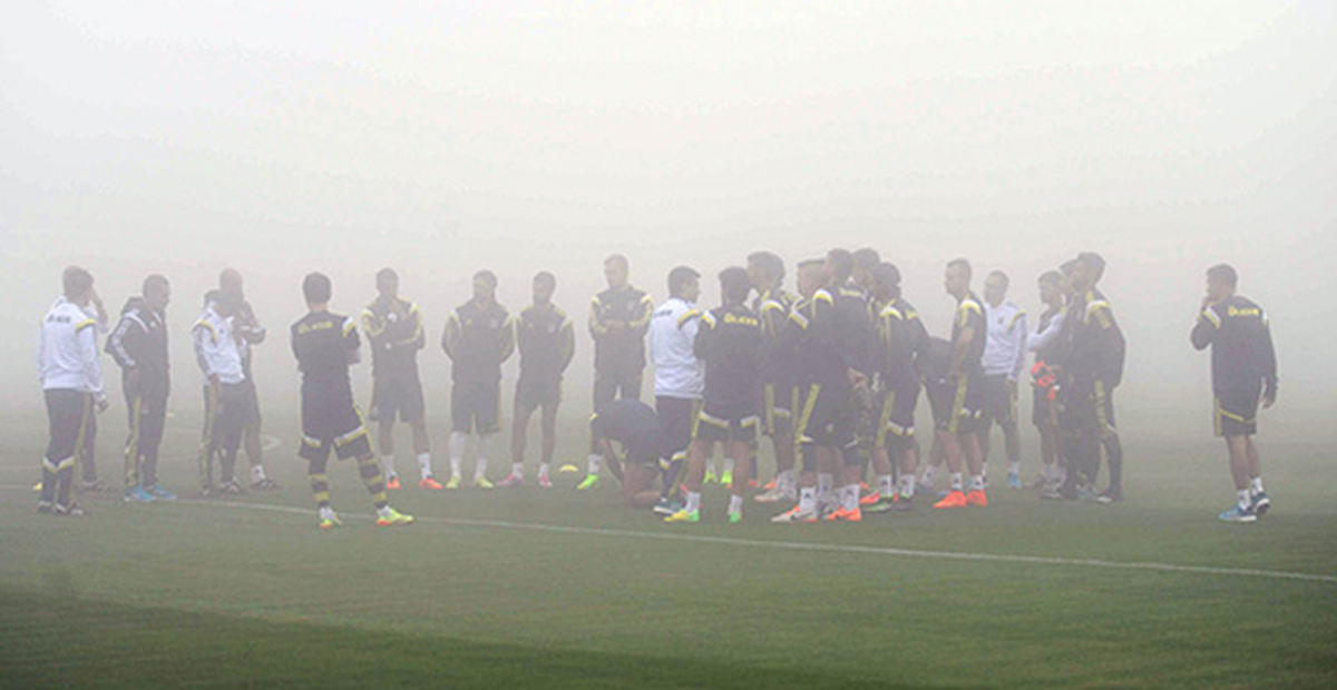 Fenerbahçe, İlk Antrenmanını Sis Altında Yaptı