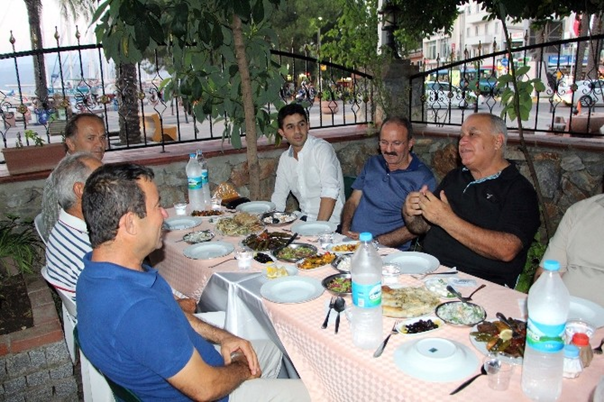 Fethiyeliler Komşularıyla İftar Yaptı