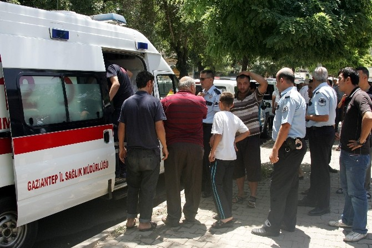 Gaziantep\'te Bıçaklı Kavga: 2 Yaralı