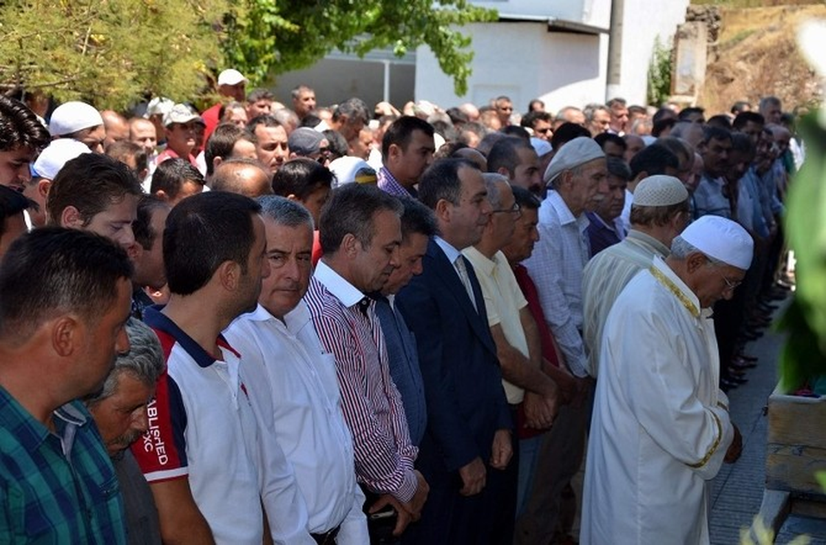 Gençlik Hizmetleri ve Spor İl Müdürü Akın\'ın Annesi Toprağa Verildi