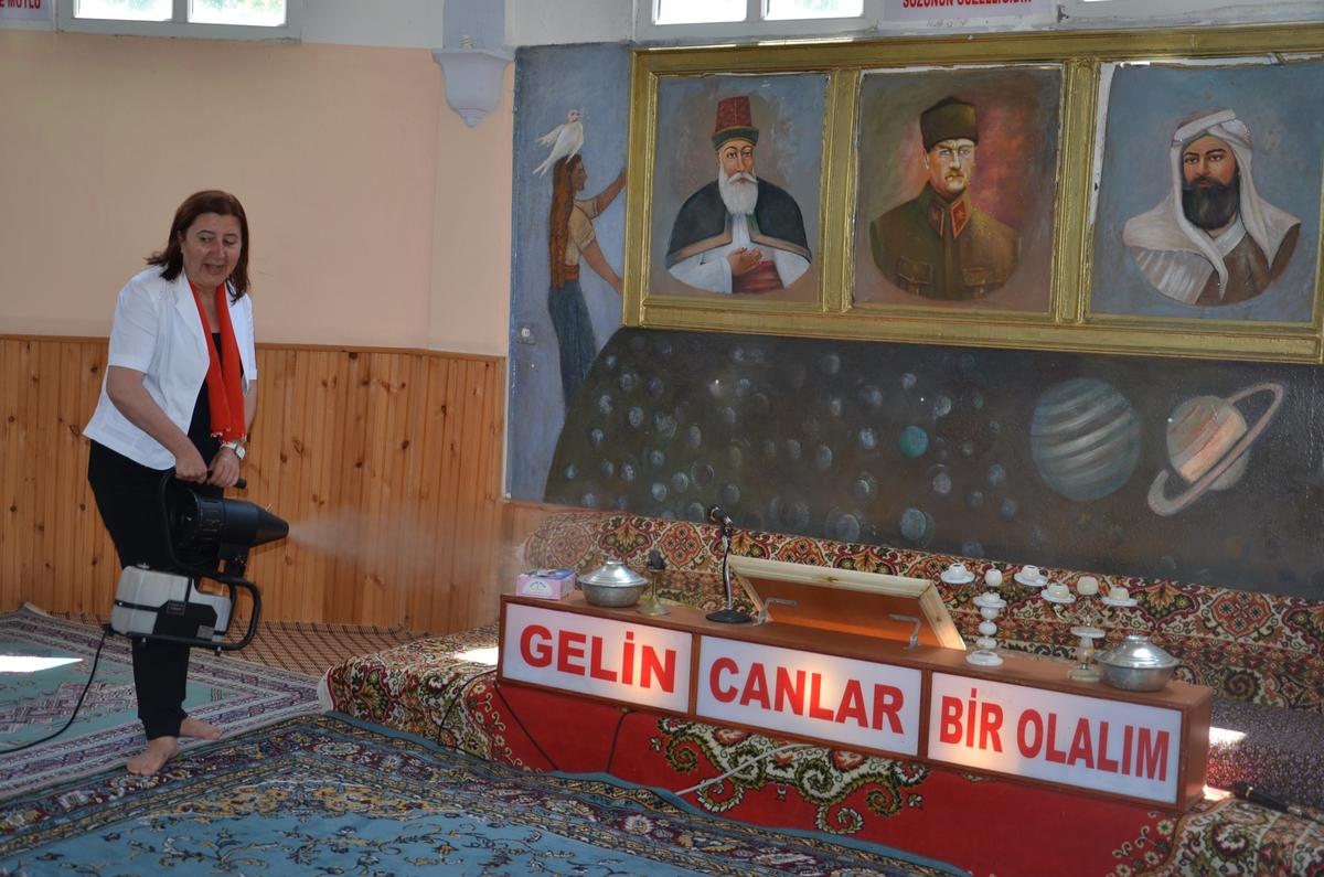 Gümüşhacıköy\'de Cemevi ve Camilerde Temizlik