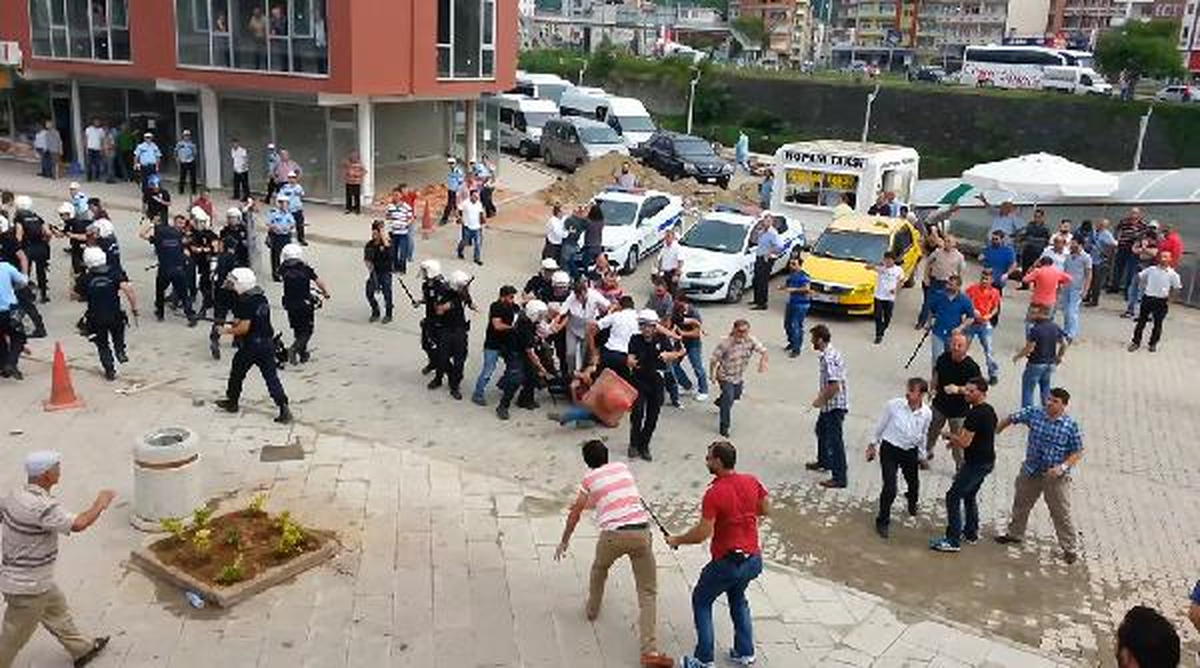 İHH\'nın İftar TIR\'ına Hopa\'da Saldırı