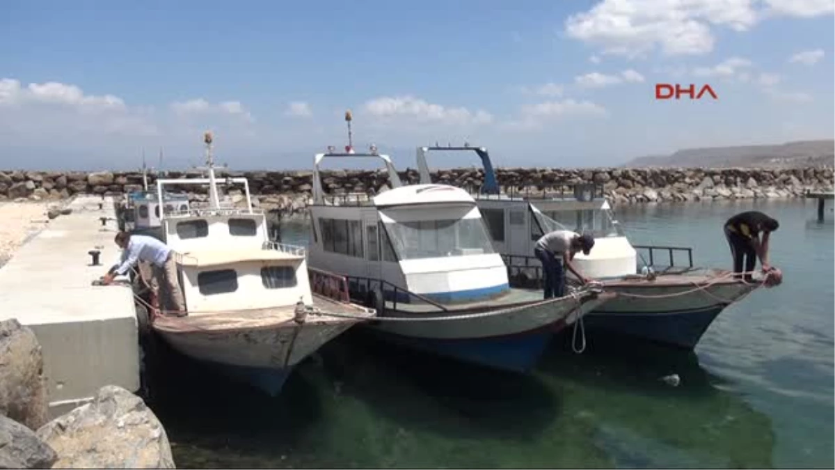 İnci Kefalı Yasağı Bitti Balıkçılar Van Gölü\'ne Ağlarını Attı