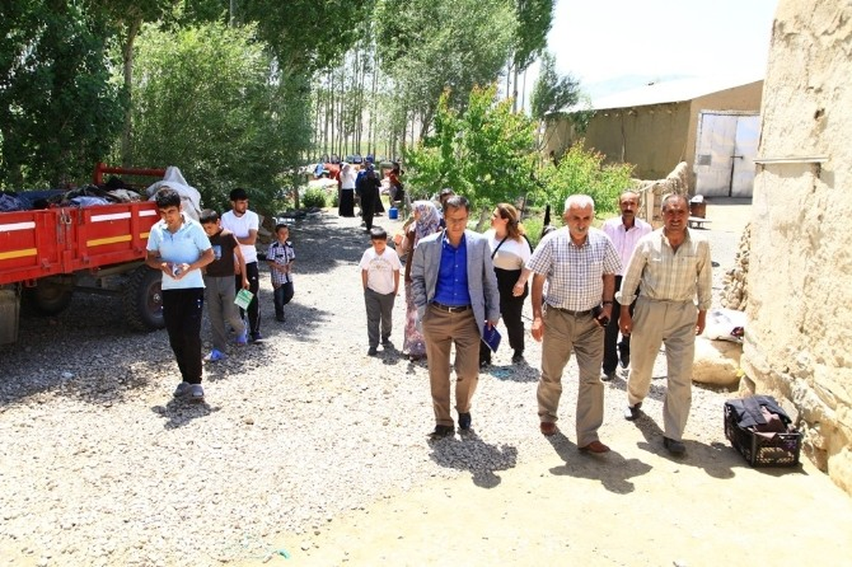 İpekyolu Belediyesi\'nden Evi Yanan Aileye Ziyaret