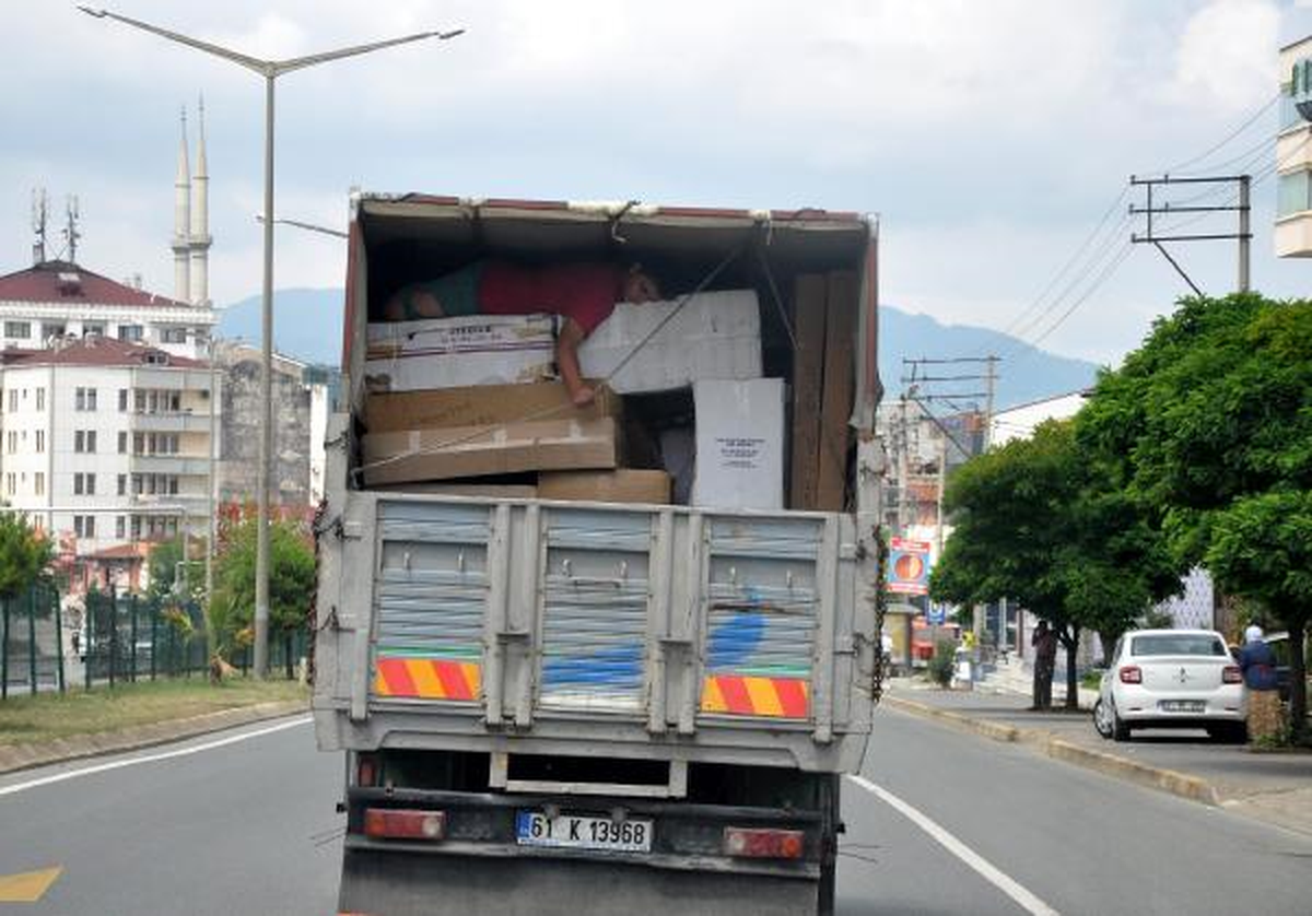 Kamyon Kasasında İpe Bağlı Yolculuk