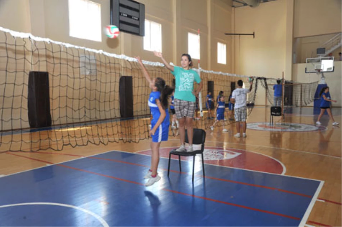 Kepez Belediyesi Yaz Spor Okulunda Eğitimler Devam Ediyor