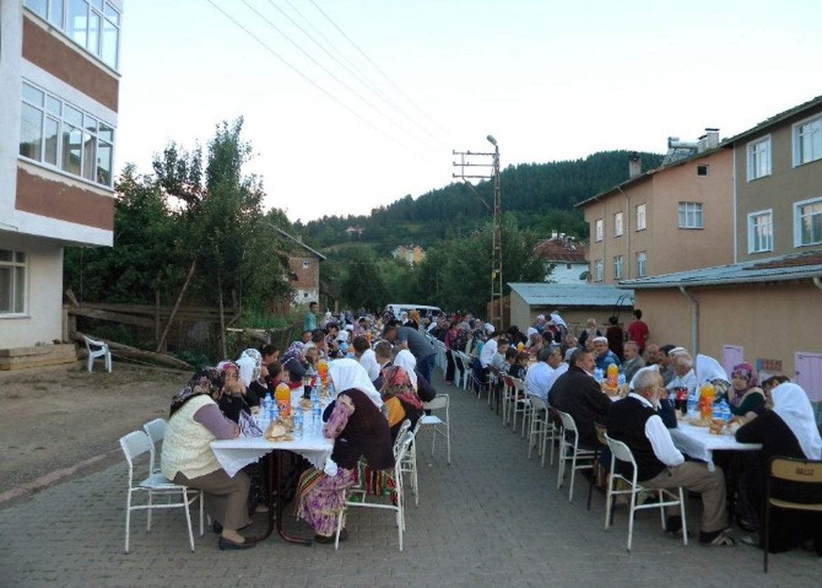 Mahalleli İftarda Buluştu