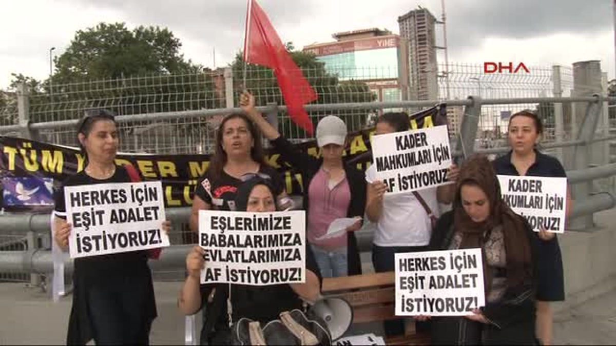 Mahkum Eşlerinden Adalet Sarayı Önünde Af Eylemi