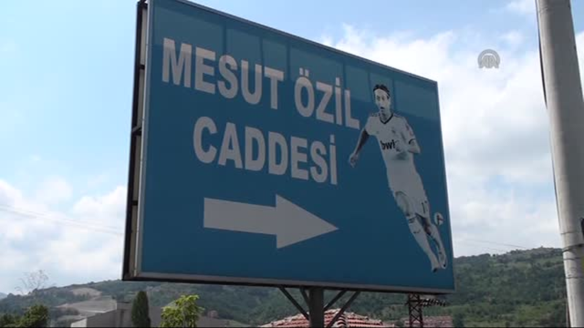 Köyün Muhtarı: Mesut\'u Köyümüze Bekliyoruz