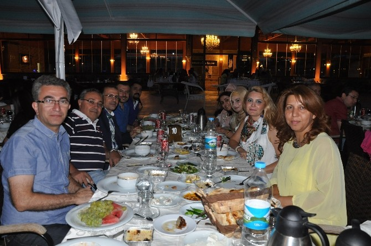 Özel Dünyam Hastanesi Personeli Geleneksel İftar Yemeğinde Bir Araya Geldi