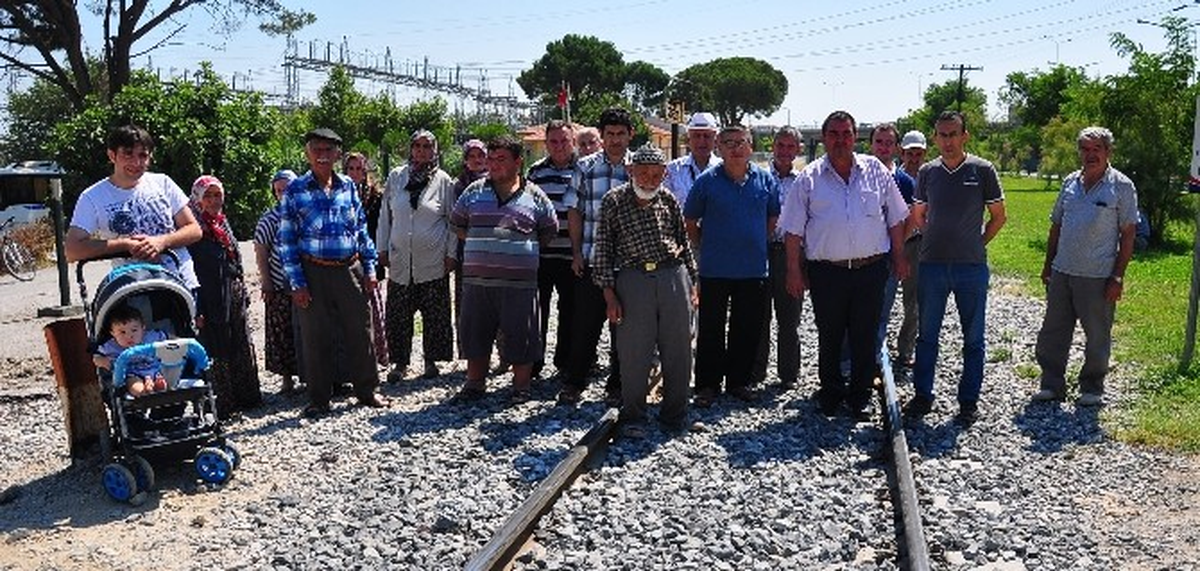 Manisa\'da Mahalle Halkının Tel Örgü Tepkisi