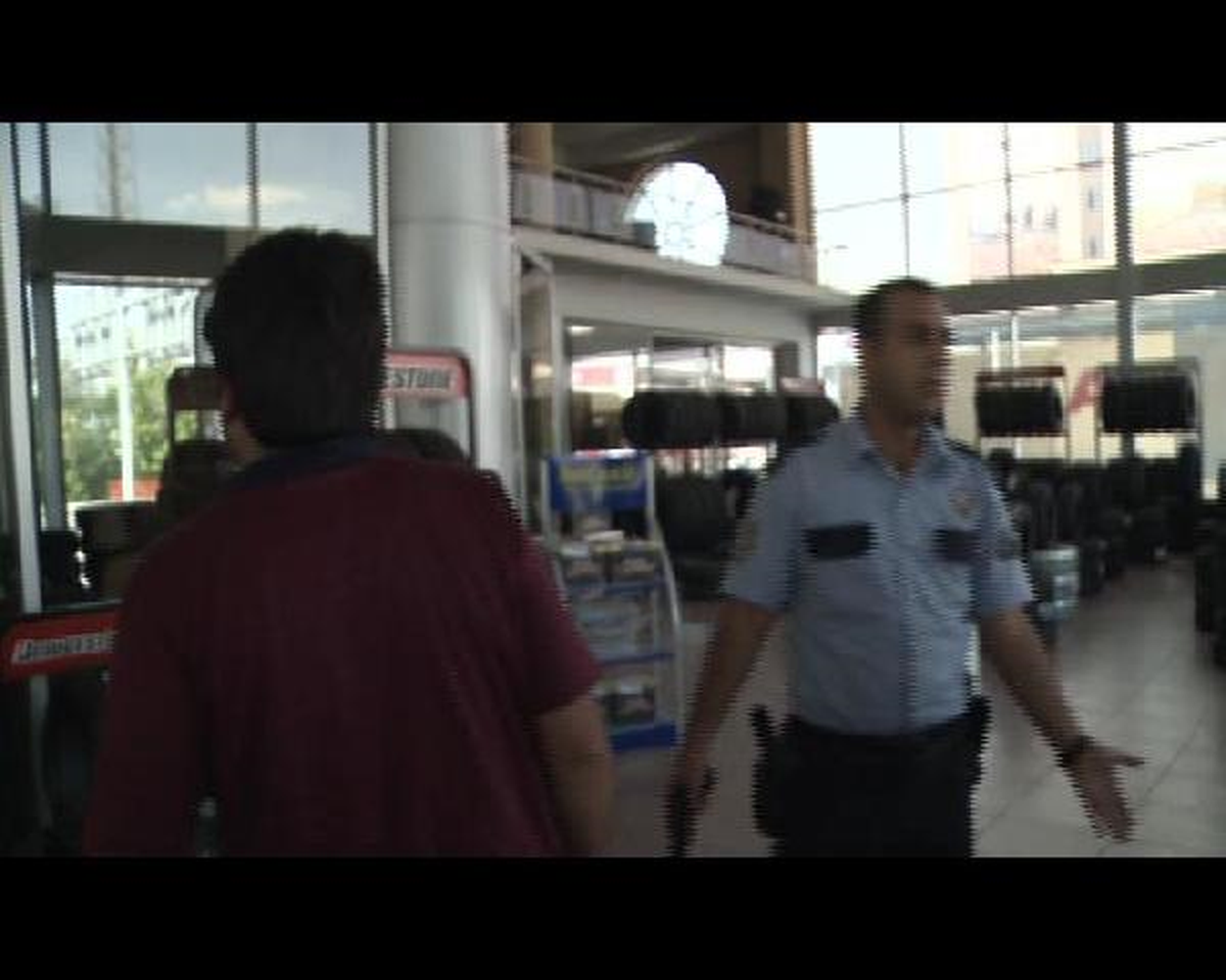 Park Yeri Tartışmasında Havaya Ateş Eden Sivil Polise Linç Girişimi