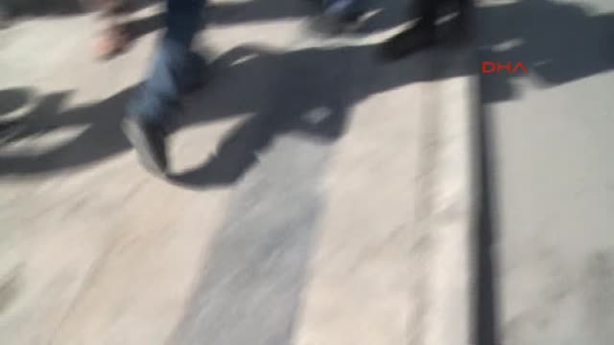Park Yeri Tartışmasında Havaya Ateş Eden Sivil Polise Linç Girişimi
