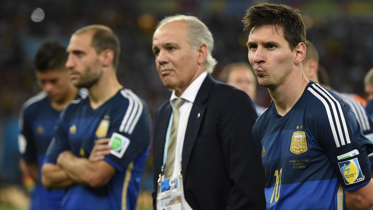 Sabella Taktik Verirken Messi Dinlemiyor! İşte O Görüntüler