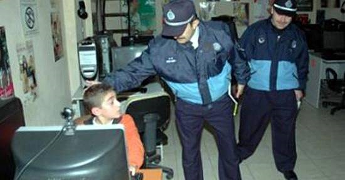 Silvan\'da İnternet Kafelerde Denetim