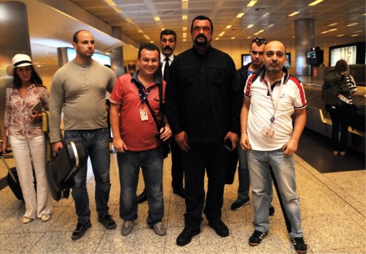 Steven Seagal Türkiye\'de İftar Çadırını Ziyaret Edecek