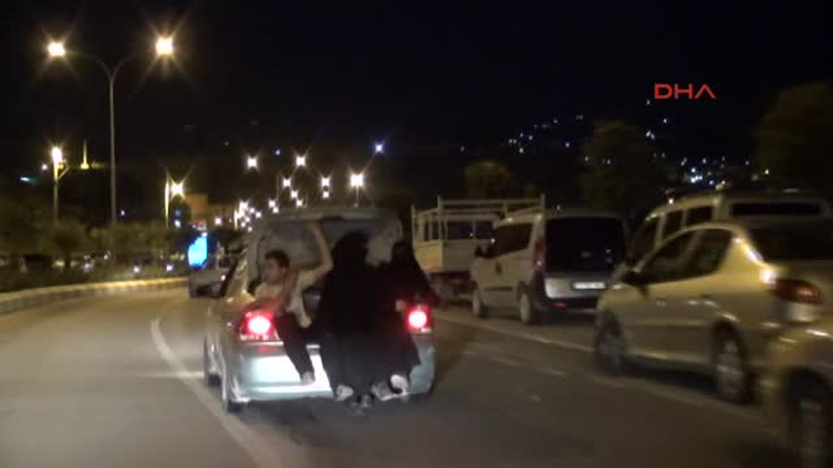Şanlıurfa\'da Suriyelilerin Otomobil Bagajında Tehlikeli Yolculuğu