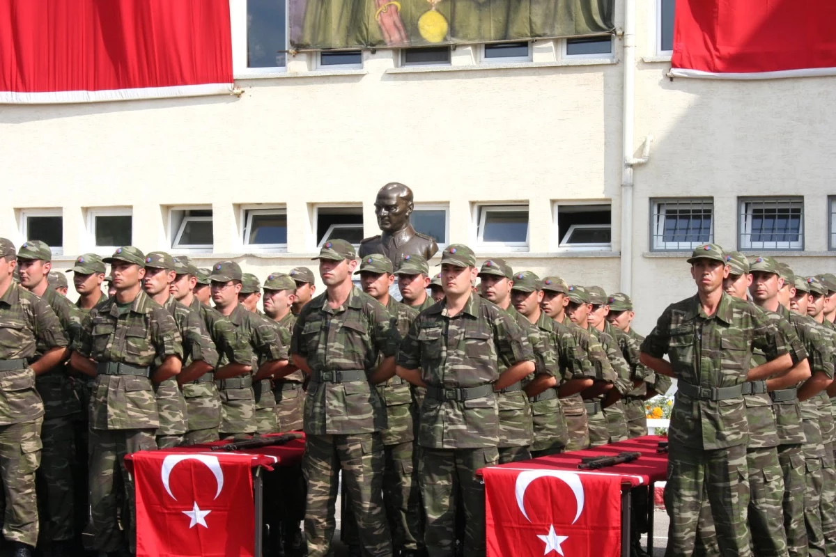 Türkiye\'de 800 Bin Civarında Asker Kaçağı Var