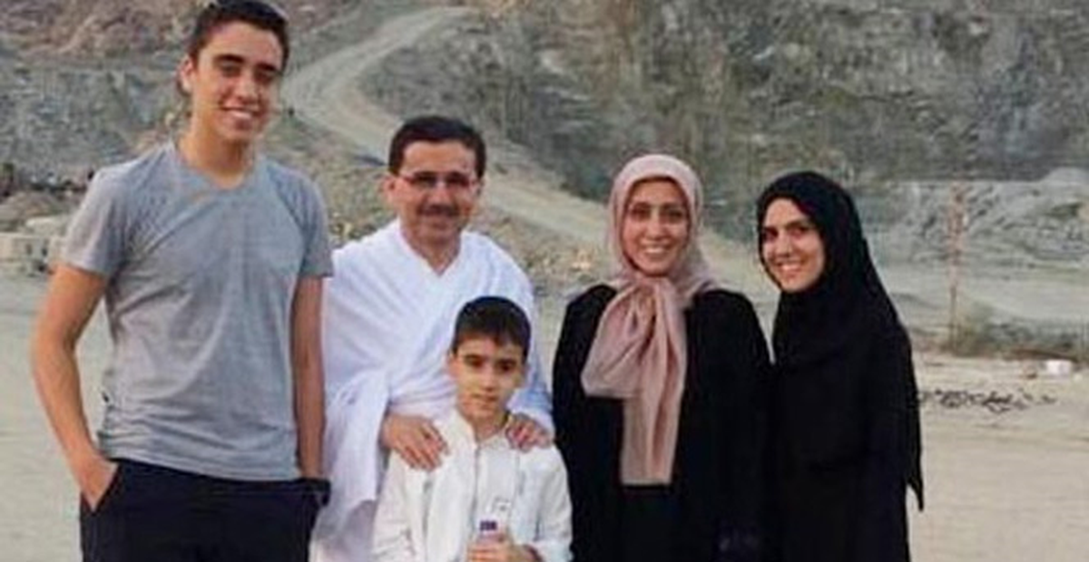 Vali Topaca Eşinin Türbanlı Fotoğrafını Paylaştı