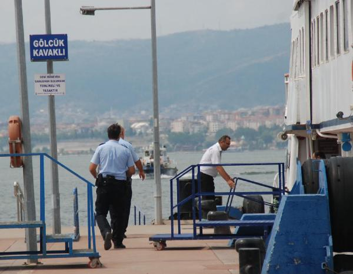 Gölcük İzmit Seferinde Yaşlı Adam Vapurdan Denize Atladı, Kayboldu