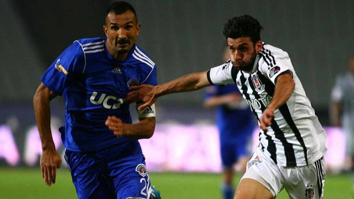 Yalçın Ayhan: Resmen Beşiktaş\'ın Oyuncusuyum
