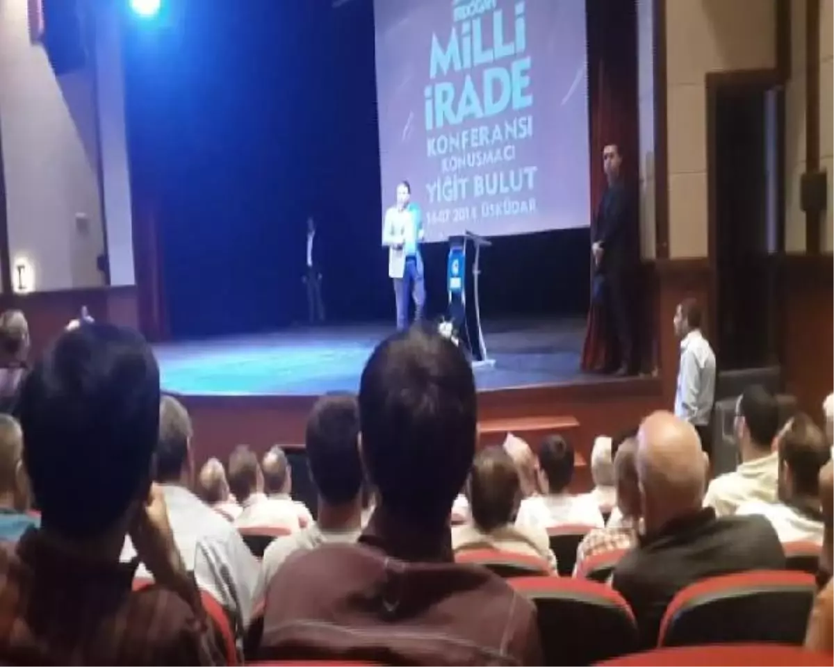 Yiğit Bulut\'un Konferasında Protestocu 2 Kişiye Dayak Kamerada