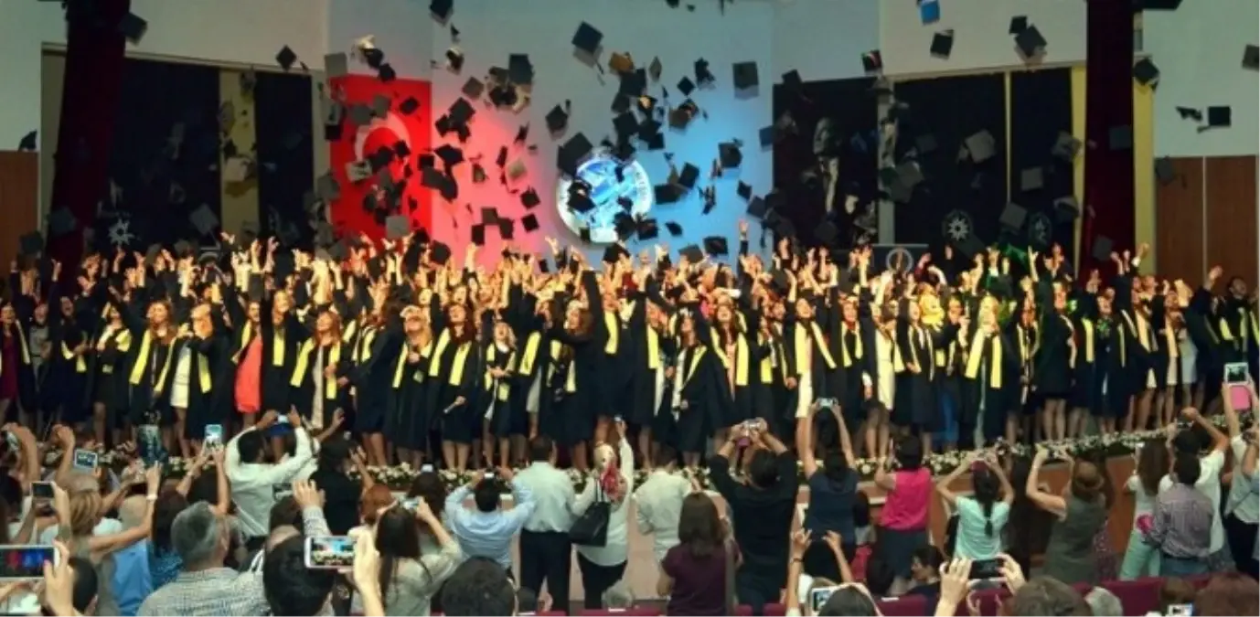 Yıldız Teknik Üniversitesi 99. Mezunlarını Verdi
