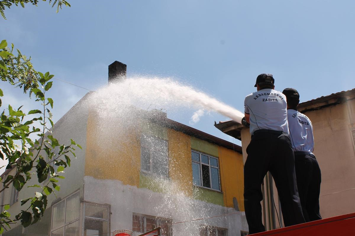 Akdağmadeni\'nde İş Yeri Yangını