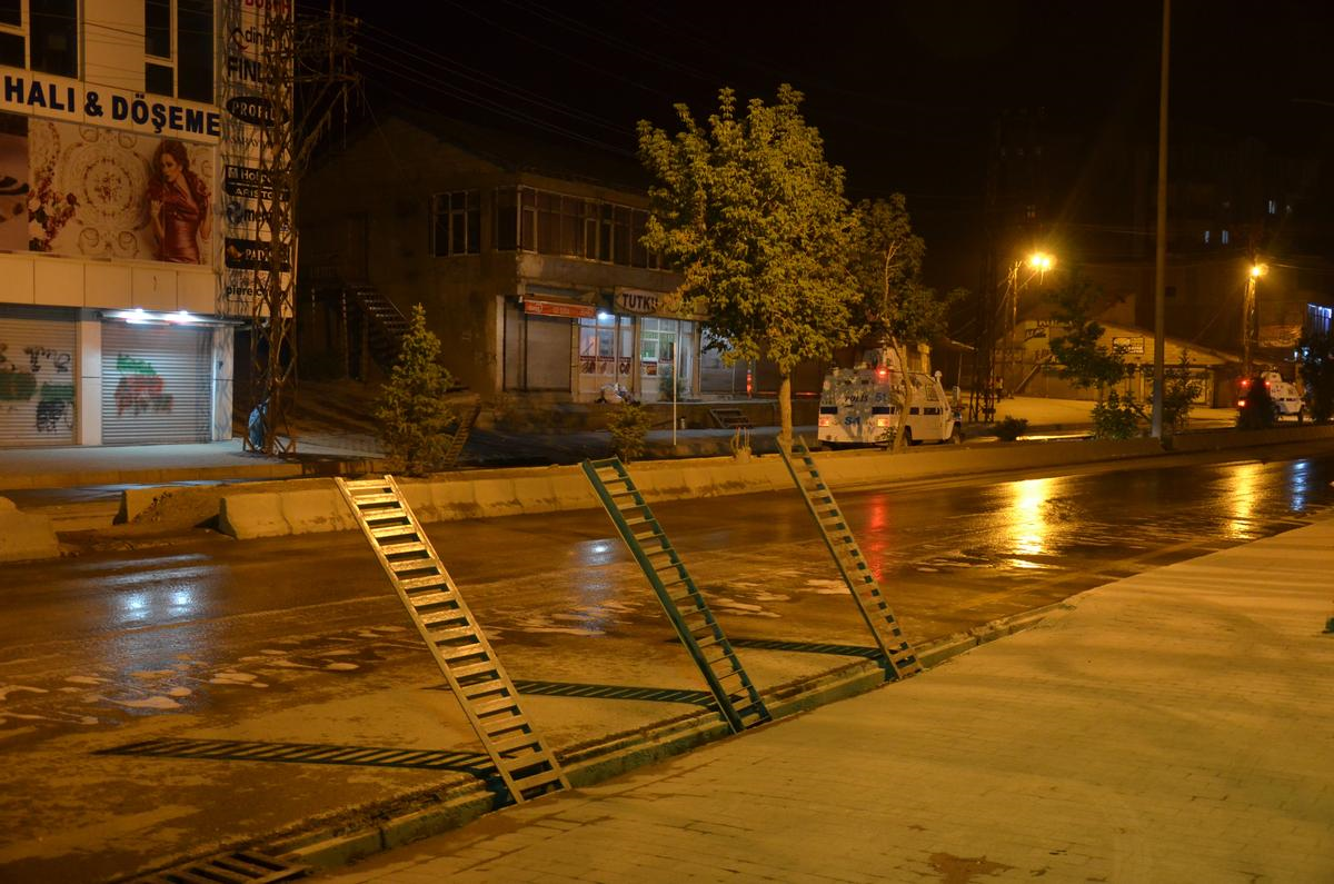 Yüksekova\'da İzinsiz Gösteriye Polis Müdahale Etti