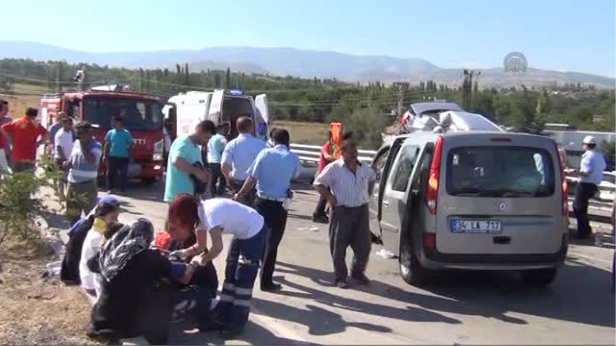 Amasya\'da Trafik Kazası: 5 Yaralı
