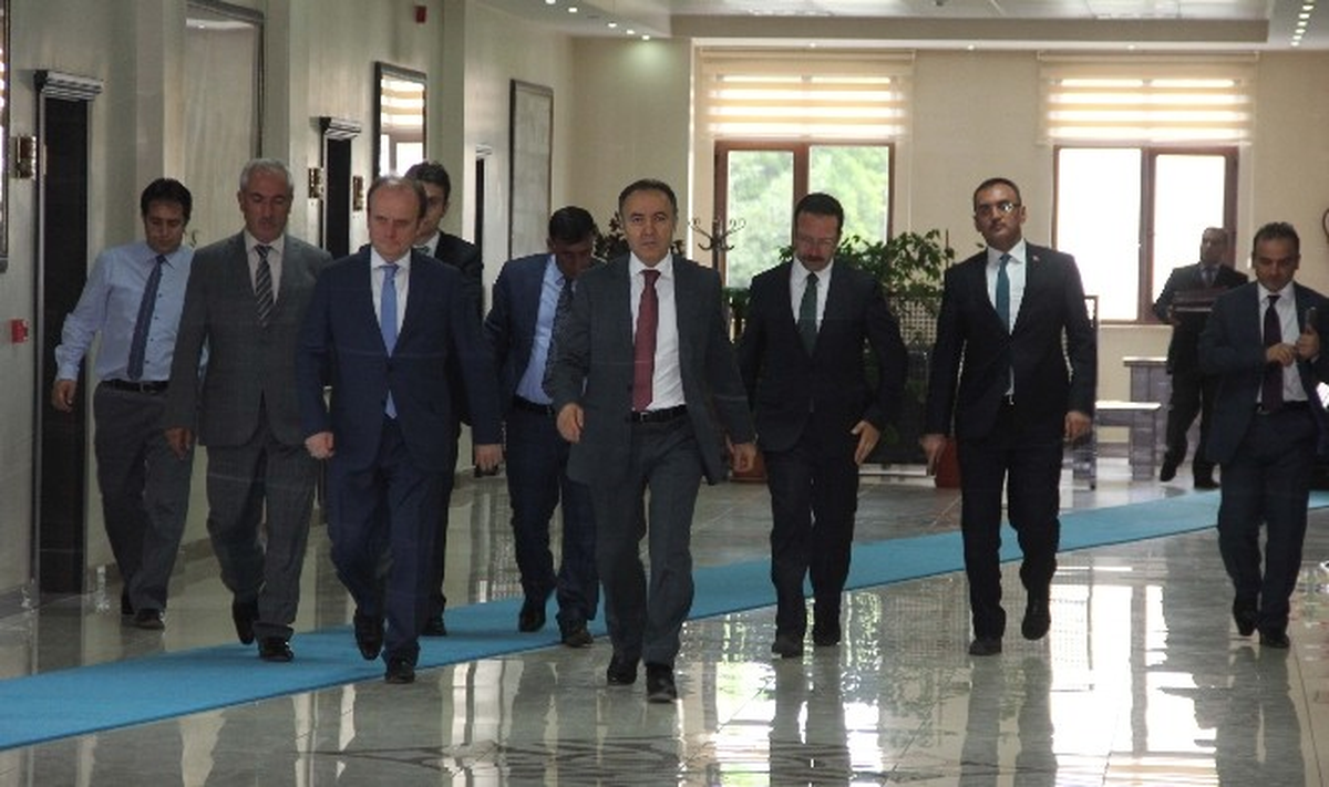 Atlama Kuleleriyle İlgili Vali Altıparmak Başkanlığında Toplantı Yapıldı