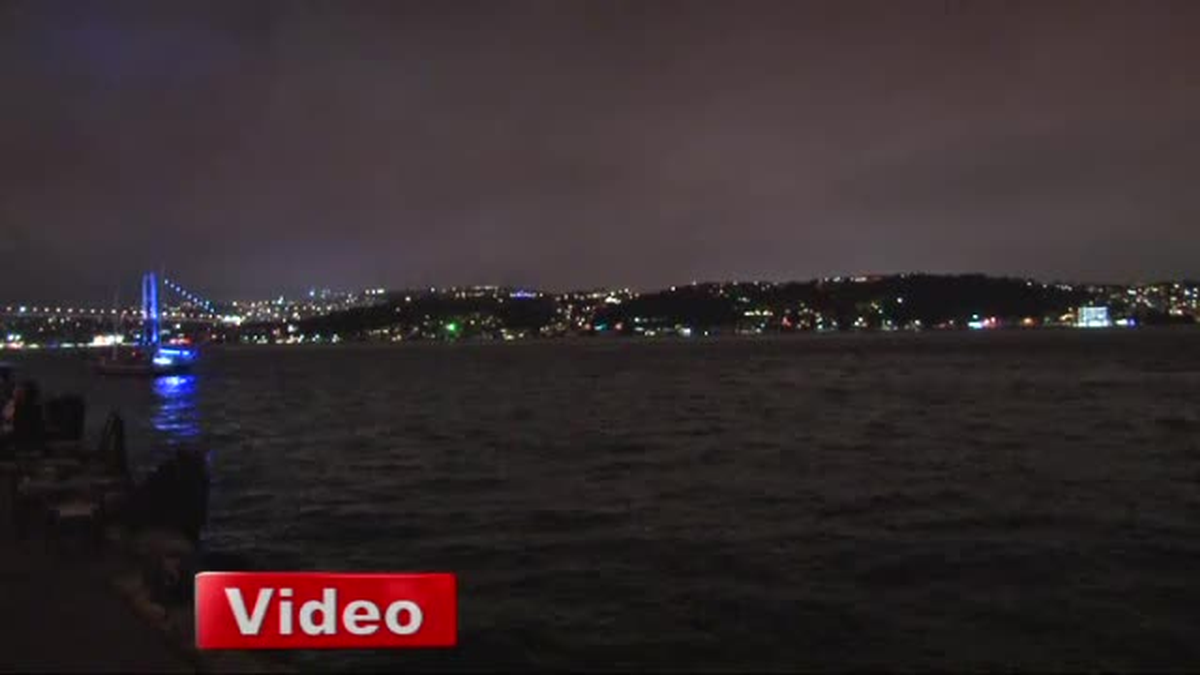 İstanbul\'da Yağmur Sonrası Şimşekler Çaktı