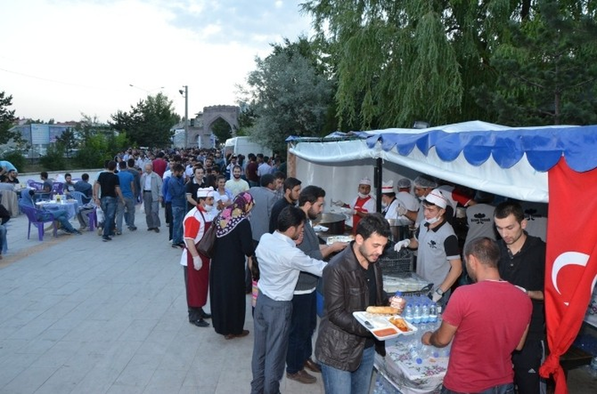 Başkan Bulutlar, Basına ve Meclis Üyelerine İftar Yemeği Verdi