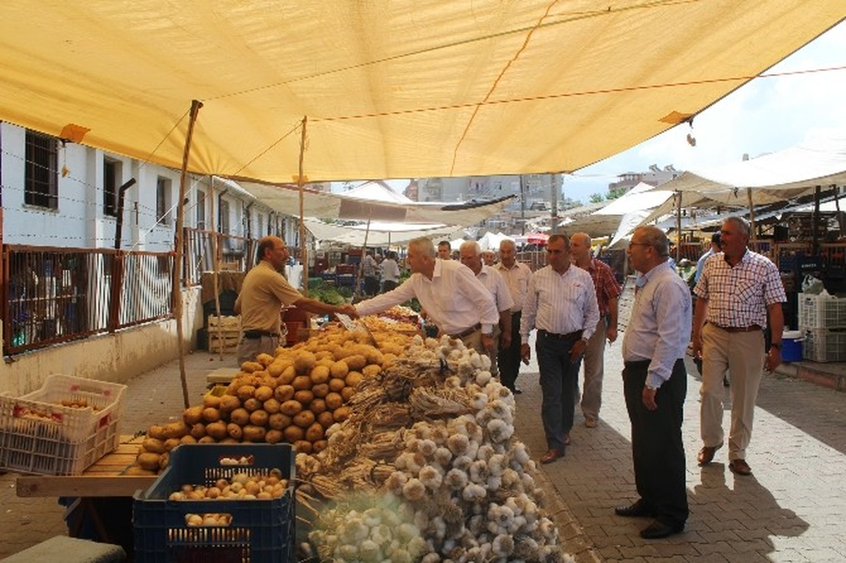 Başkan Toksoy Pazarcı Esnafını Ziyaret Etti