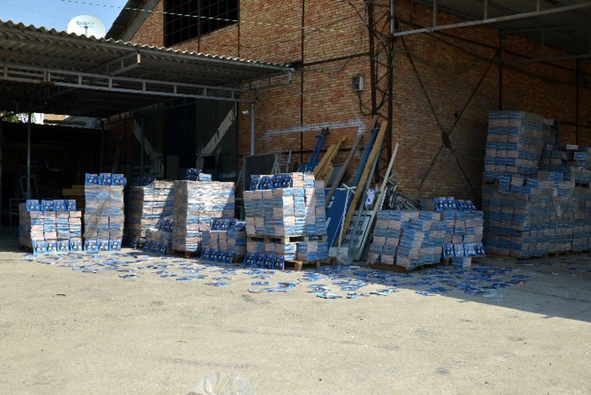 Belediye Ambarında Çürümeye Terkedilmiş Yaklaşık 100 Bin Tanıtım Kitabı Bulundu