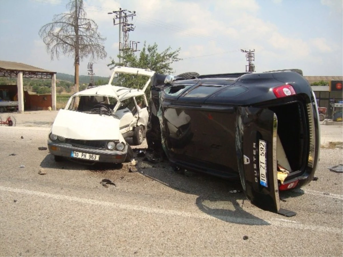 Bigadiç\'te Trafik Kazası: 1 Ölü, 2 Yaralı